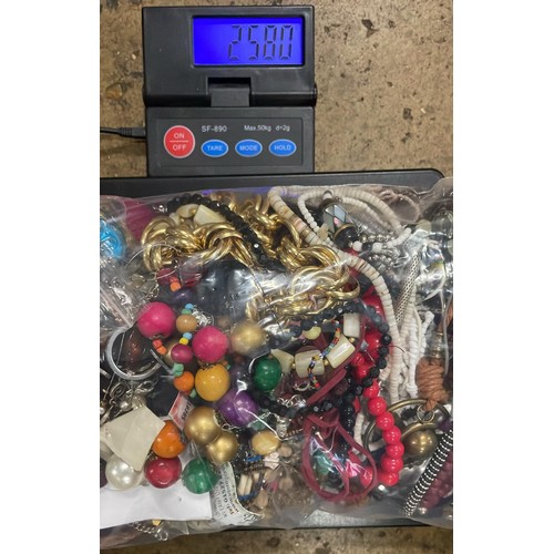 151 - QTY OF COSTUME JEWELLERY 2.580 KG