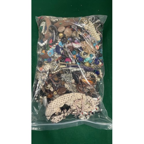 150 - QTY OF COSTUME JEWELLERY 2.424 KG