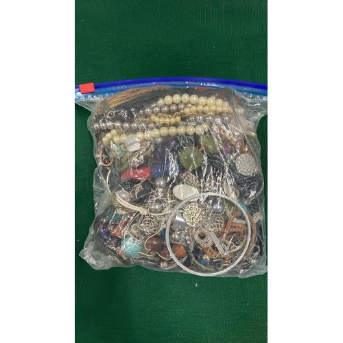 142 - QTY OF COSTUME JEWELLERY 1.324 KG