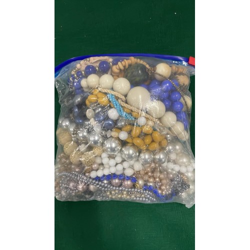 139 - MIXED BEADED JEWELLERY 1.126 KG