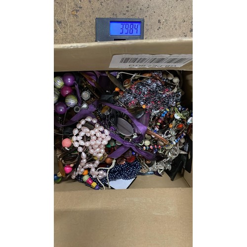 127 - COSTUME JEWELLERY 3.984 KG