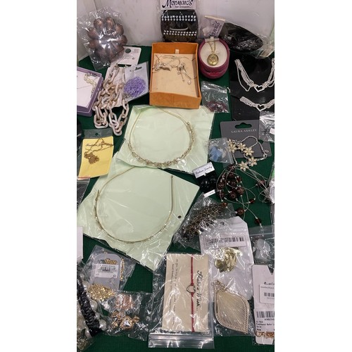 125 - QTY OF PACKAGED COSTUME JEWELLERY