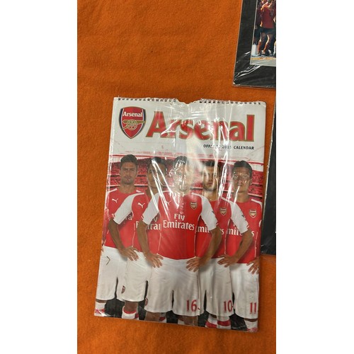 67 - ARSENAL FOOTBALL TEAM ITEMS