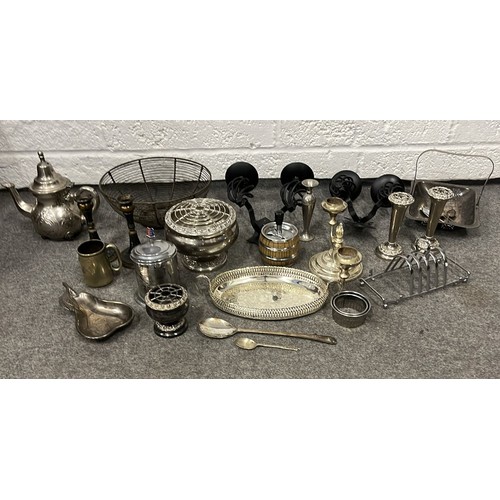 9 - QTY OF MIXED METAL WARE