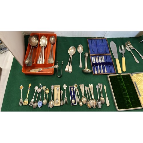 132 - QTY OF MIXED CUTLERY