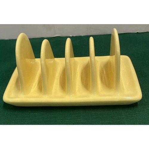 13 - WADE TOAST RACK AND MUGS