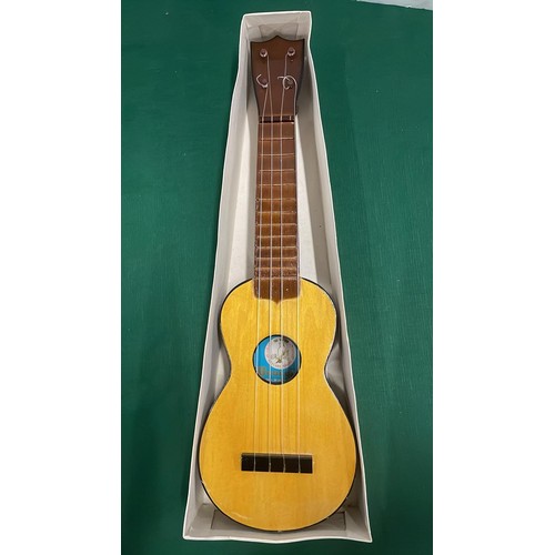 17 - SHORT SCALE QUITAR / BOXED