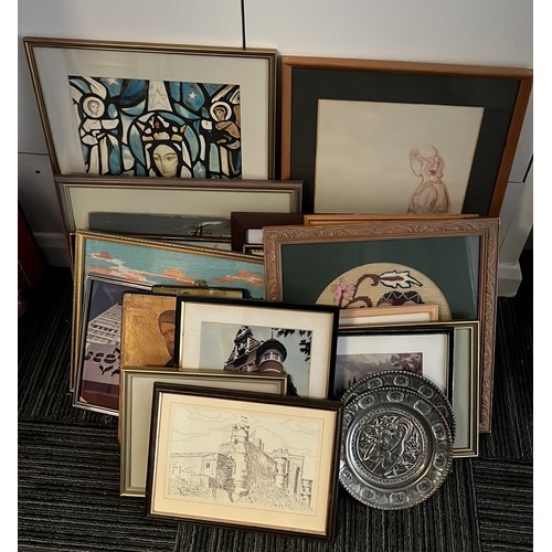 879 - QTY OF MIXED ART WORK IN FRAMES