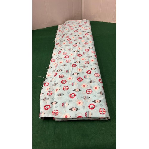 45 - END OF ROLL COTTON FABRIC / BAUBLES