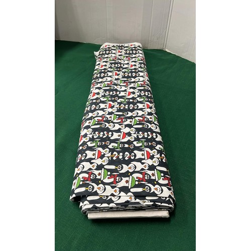 47 - END OF ROLL COTTON FABRIC / PENGUINS