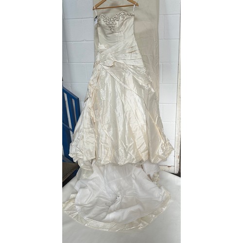 Sleeveless Maxi Polyester Regular Wedding Dress enz00308
