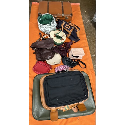 84 - MIXED BAGS AND LUGGAGE WARE