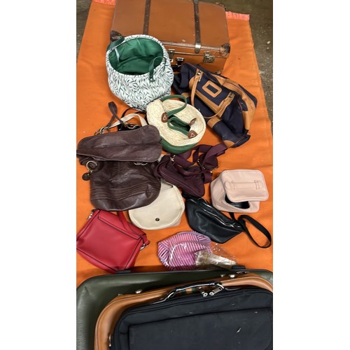 84 - MIXED BAGS AND LUGGAGE WARE