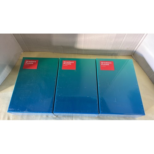 109 - 3 X 500pc GRADIENT PUZZLES PACKAGED