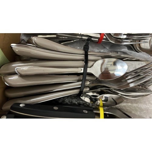 204 - MIXED CUTLERY