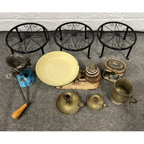 207 - SELECTION OF MIXED METAL WARE