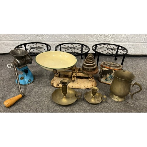 207 - SELECTION OF MIXED METAL WARE