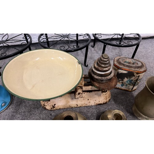207 - SELECTION OF MIXED METAL WARE