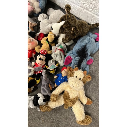 210 - LARGE QTY OF SOFT TOYS