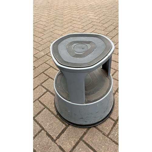 216 - MOBILE STEP IN GREY