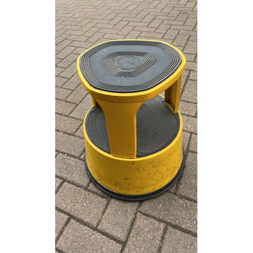 217 - MOBILE STEP IN YELLOW