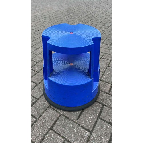 218 - MOBILE STEP IN BLUE
