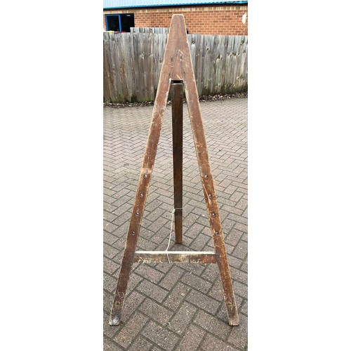 194 - VINTAGE ART EASEL