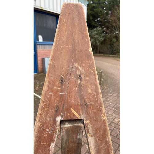 194 - VINTAGE ART EASEL