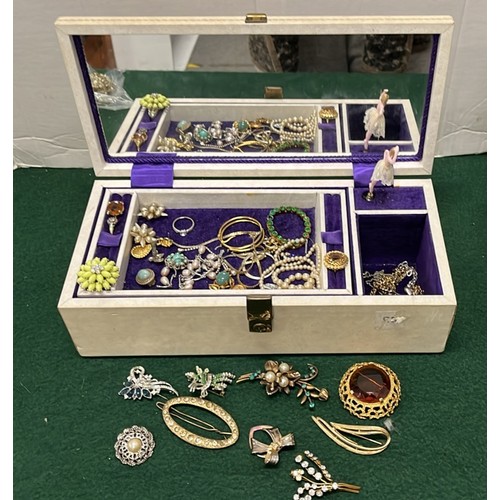 237 - JEWELLERY BOX WITH CONTENTS OF COSTUME JEWELLERY