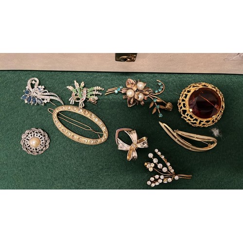 237 - JEWELLERY BOX WITH CONTENTS OF COSTUME JEWELLERY