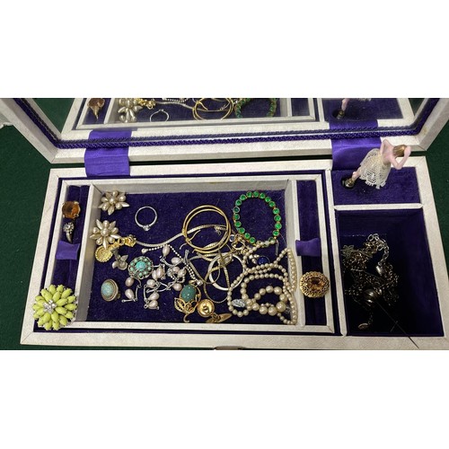 237 - JEWELLERY BOX WITH CONTENTS OF COSTUME JEWELLERY