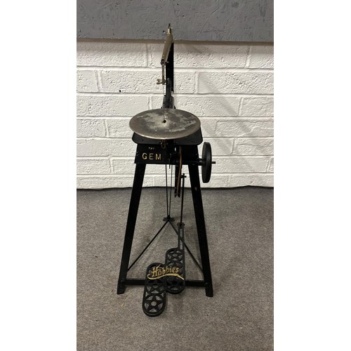 103 - VINTAGE HOBBIES PEDAL POWER FRET SAW