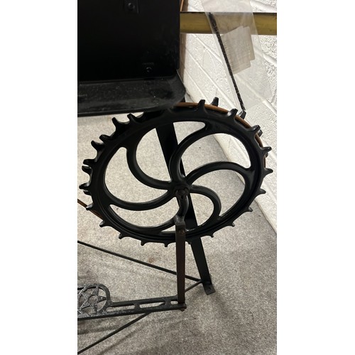 103 - VINTAGE HOBBIES PEDAL POWER FRET SAW