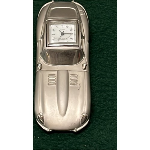 111 - DECRETIVE CLOCKS IN VEHICLES AND GOLF CADDY