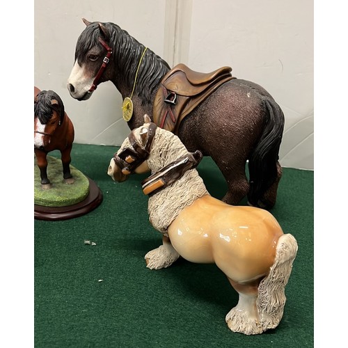 97 - SELECTION OF MIXED HORSE FIGURES BY CHEVAL OF S.AFRICA & OTHERS
