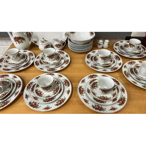 98 - 47Pc  ROYAL NORFOLK TABLE WARE