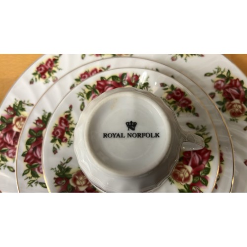 98 - 47Pc  ROYAL NORFOLK TABLE WARE