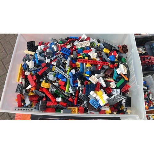 73 - VERY LARGE QTY OF MIXED VINTAGE AND MODERN LEGO  TO INCLUDE TEC KITS AND INSTRUCTIONS SEE ALL PICTUR... 
