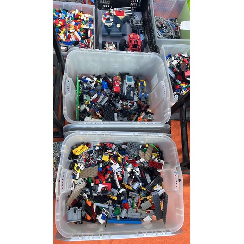 73 - VERY LARGE QTY OF MIXED VINTAGE AND MODERN LEGO  TO INCLUDE TEC KITS AND INSTRUCTIONS SEE ALL PICTUR... 