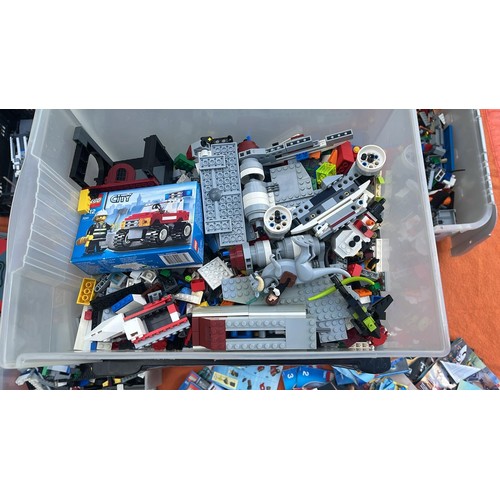 73 - VERY LARGE QTY OF MIXED VINTAGE AND MODERN LEGO  TO INCLUDE TEC KITS AND INSTRUCTIONS SEE ALL PICTUR... 