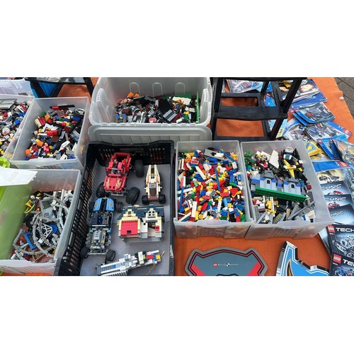 73 - VERY LARGE QTY OF MIXED VINTAGE AND MODERN LEGO  TO INCLUDE TEC KITS AND INSTRUCTIONS SEE ALL PICTUR... 