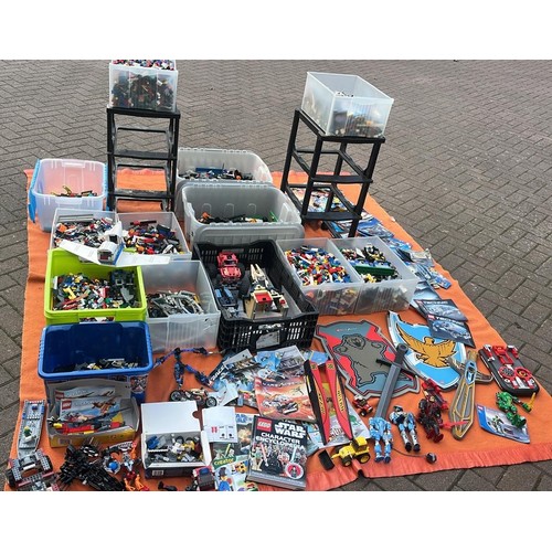 73 - VERY LARGE QTY OF MIXED VINTAGE AND MODERN LEGO  TO INCLUDE TEC KITS AND INSTRUCTIONS SEE ALL PICTUR... 