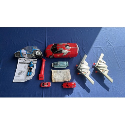 69 - 1993 SPECTRUM PURSUIT VEHICLE AND OTHER CAPTAIN SCARLET ITEMS