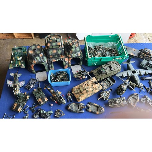 65 - LARGE QTY OF MIXED MILITARY TOYS WITH FIGURES / SE ALL PICTURES