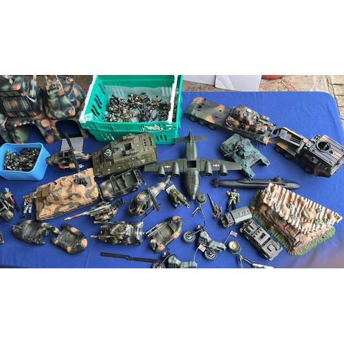 65 - LARGE QTY OF MIXED MILITARY TOYS WITH FIGURES / SE ALL PICTURES