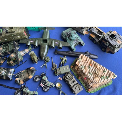 65 - LARGE QTY OF MIXED MILITARY TOYS WITH FIGURES / SE ALL PICTURES