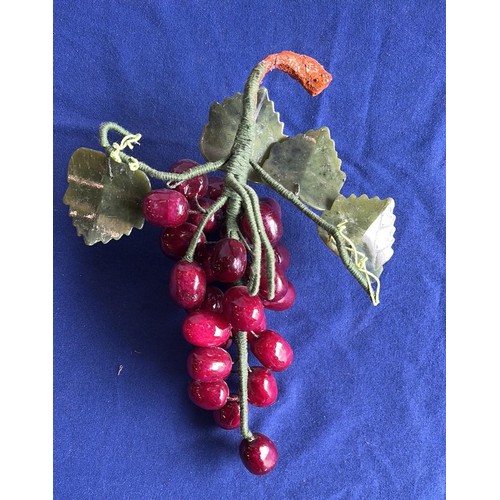 1 - GRAPE BUNCH DISPLAY...