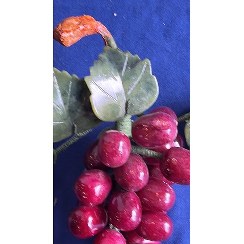 1 - GRAPE BUNCH DISPLAY...