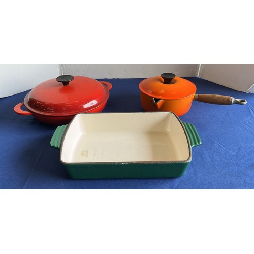 36 - LE-CREUSET & OTHER MAKER COOK WARE IN ORANGE & GREEN...
