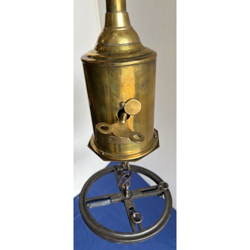 30 - EDWARDIAN DEANE & CO LONDON BRIDGE BRASS CLOCK WORK FIRE JACK ROASTING SPIT WITH KEY AND RACK /W...